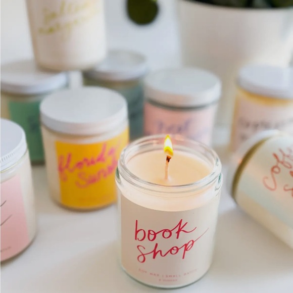 BOOK SHOP .. Small batch fragrance oil candle 8oz - Picture 3 of 7